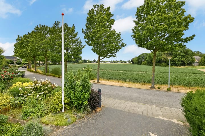 Foto 35 van Marga Klompélaan 34