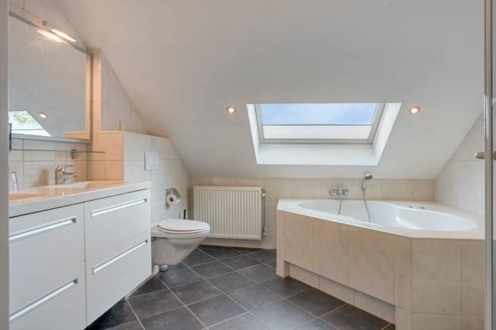 Photo 17 of Meester van Coothstraat 18-A