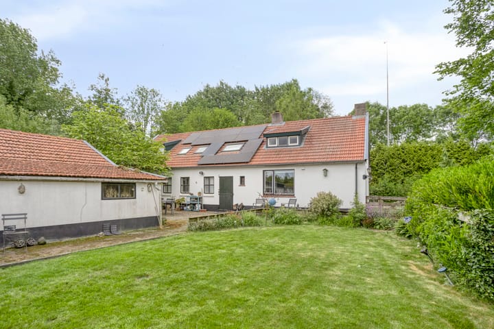 Photo 38 of Meester van Coothstraat 18-A