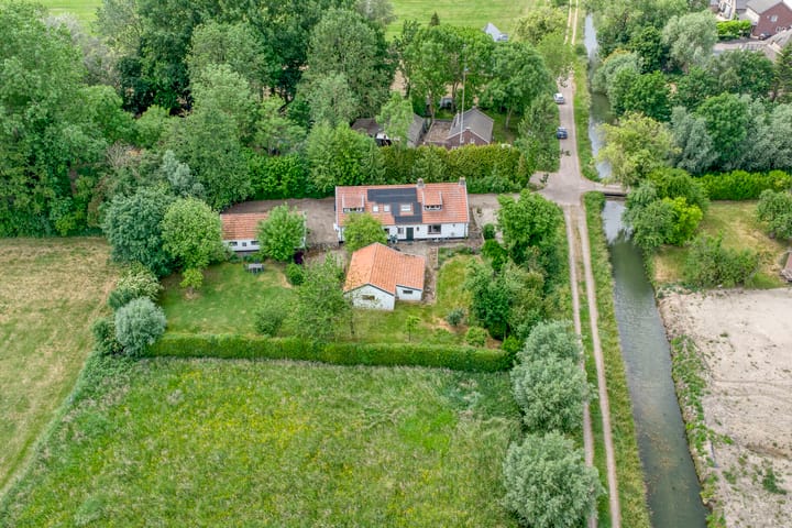 Photo 47 of Meester van Coothstraat 18-A