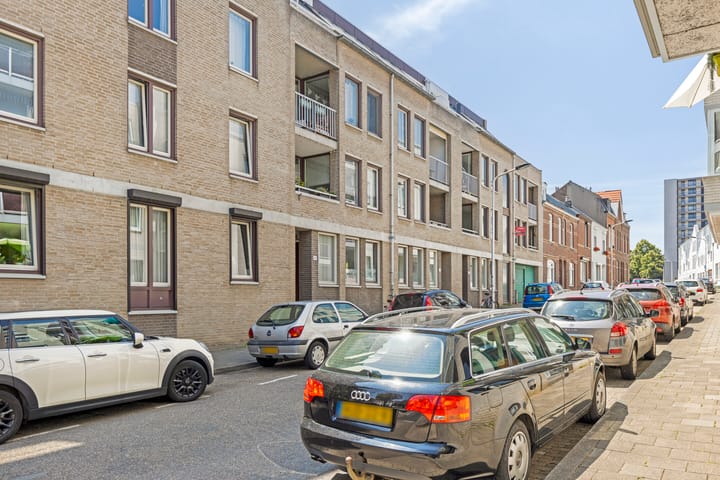 Foto 3 van Volksplein 81-C