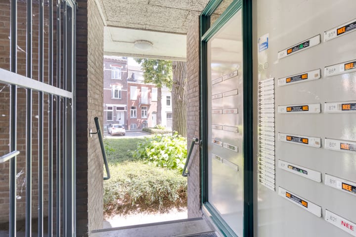 Foto 7 van Volksplein 81-C