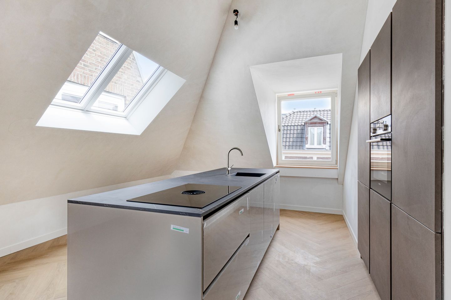 Photo 5 of Kennemerstraat 3-B