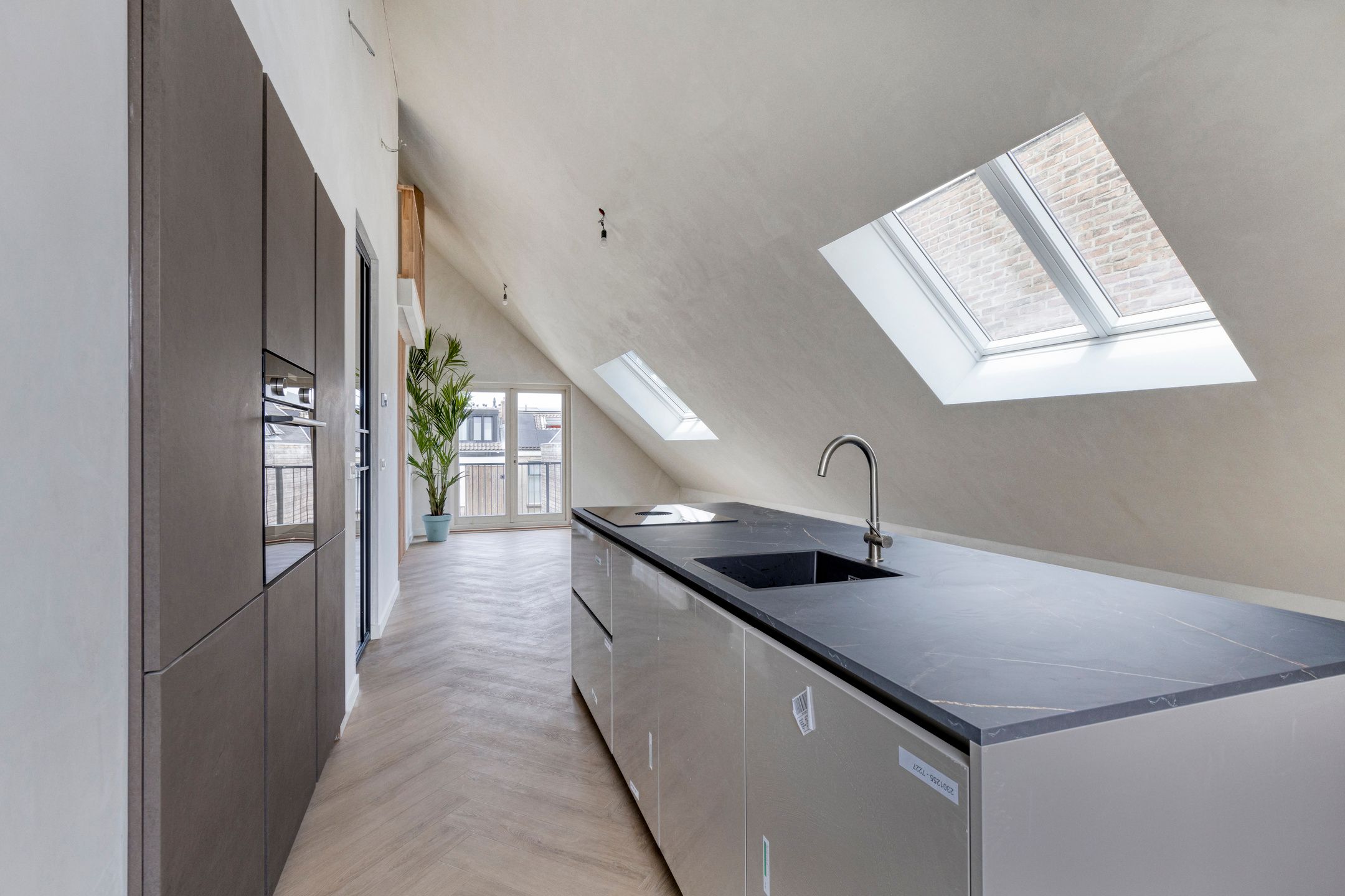 Photo 6 of Kennemerstraat 3-B