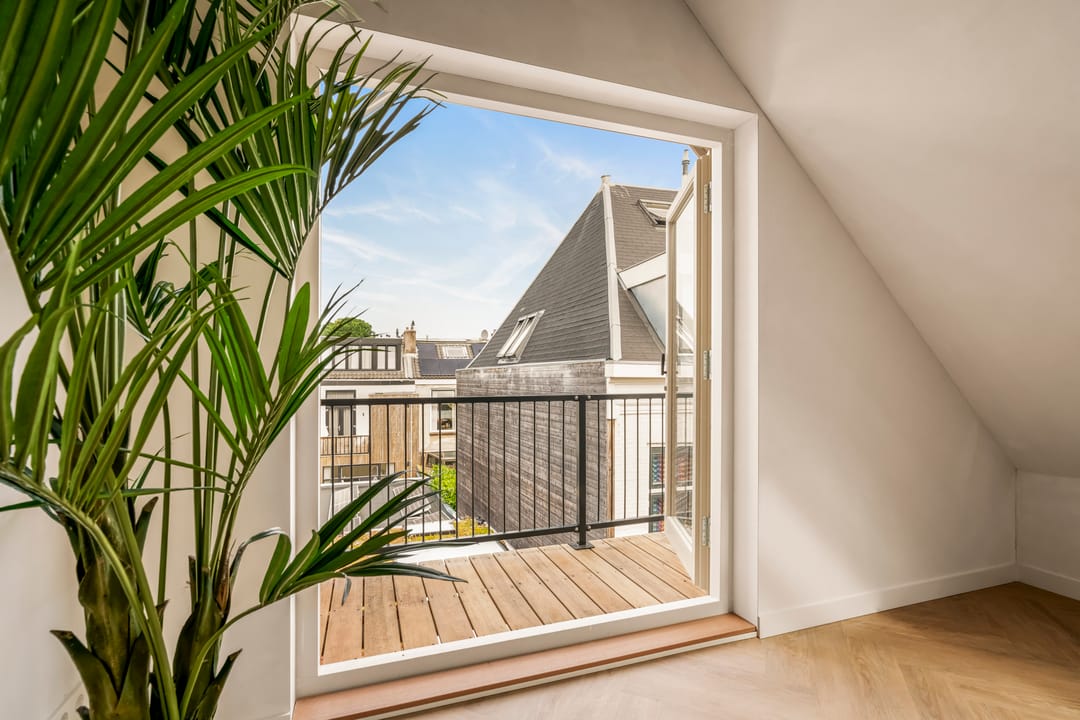 Photo 7 of Kennemerstraat 3-B