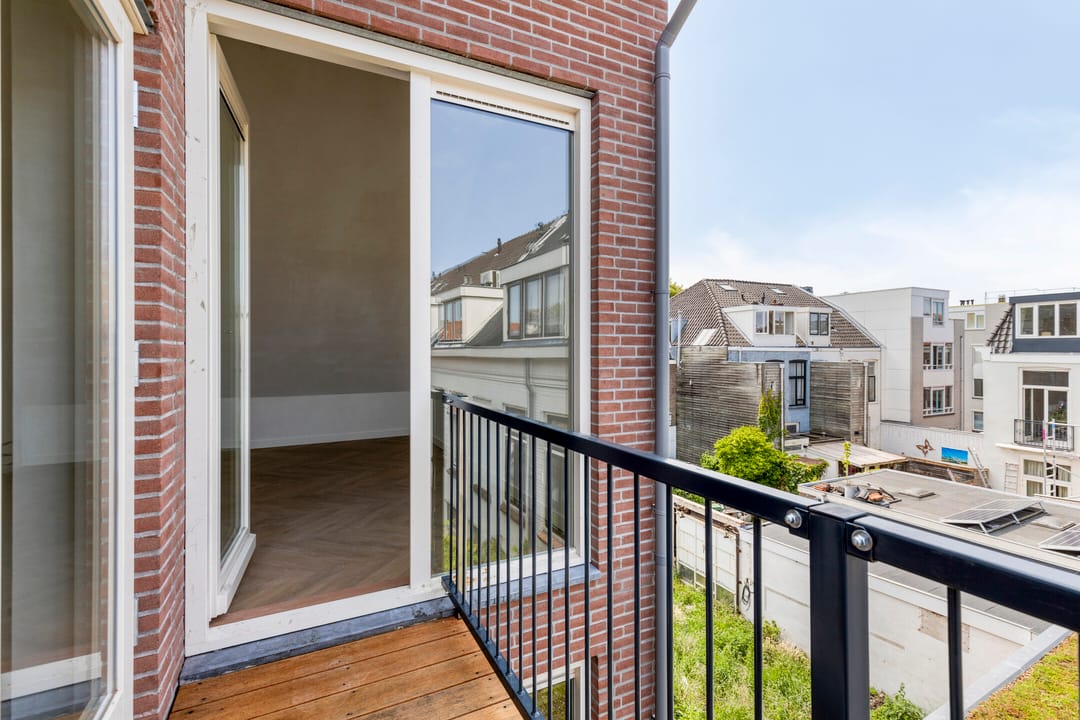 Photo 11 of Kennemerstraat 3-B