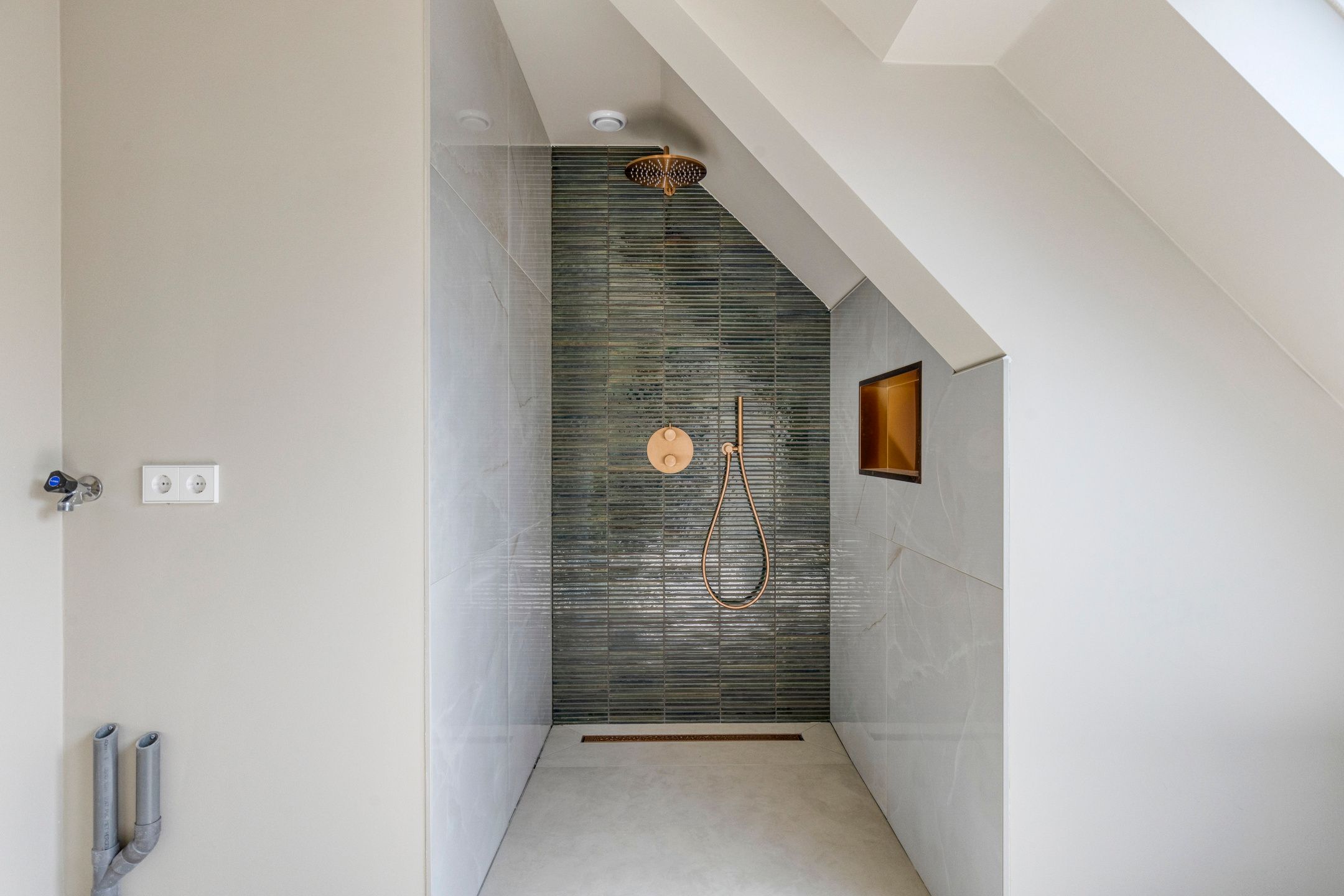 Photo 15 of Kennemerstraat 3-B