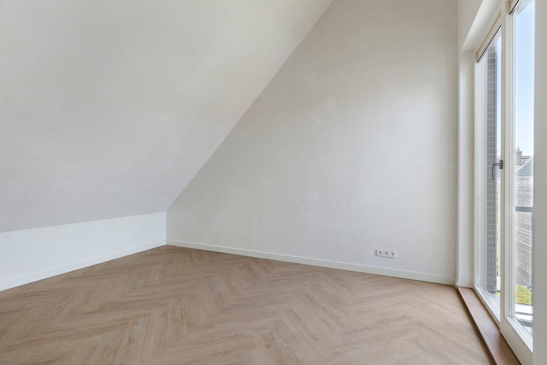 Photo 16 of Kennemerstraat 3-B