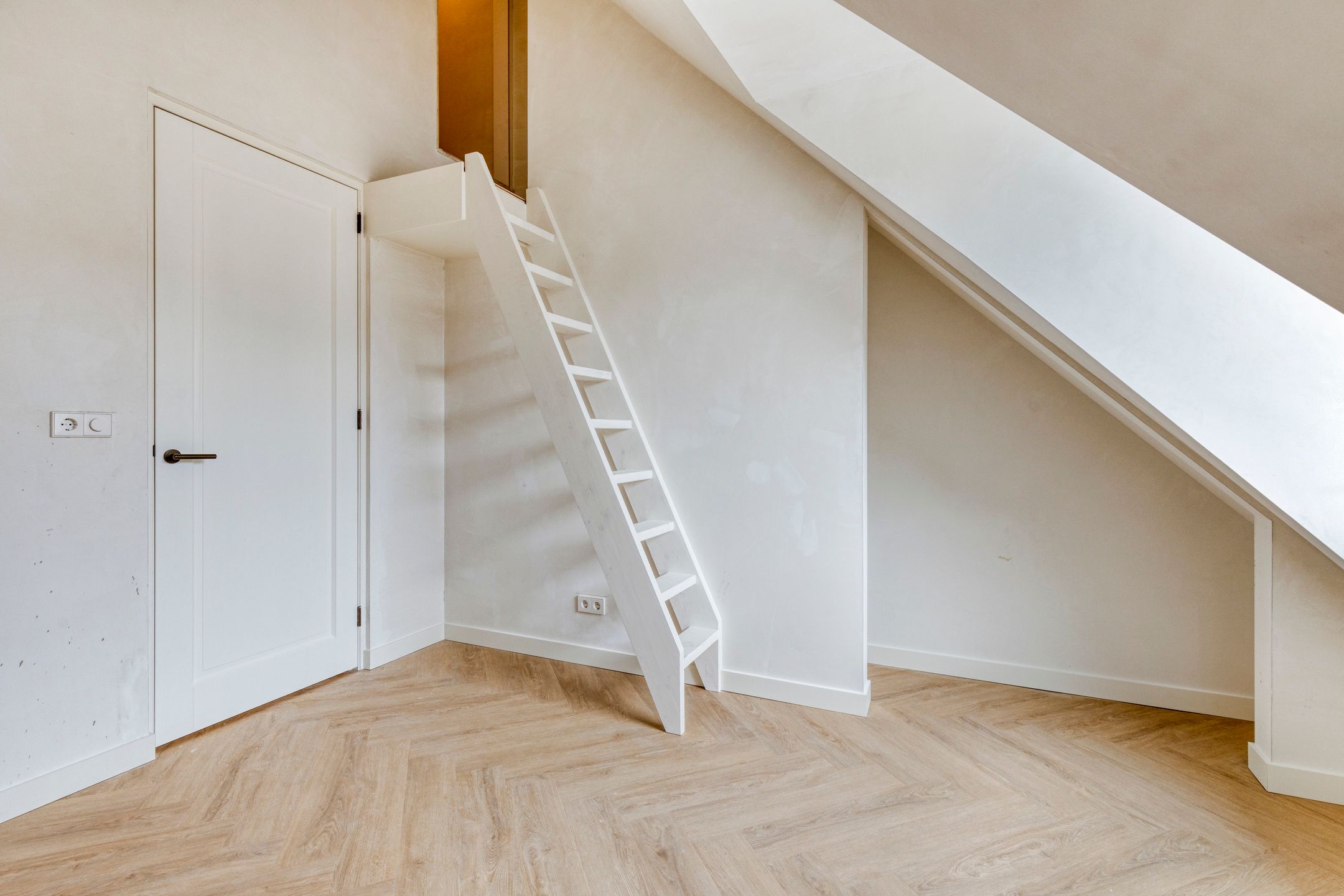 Photo 18 of Kennemerstraat 3-B