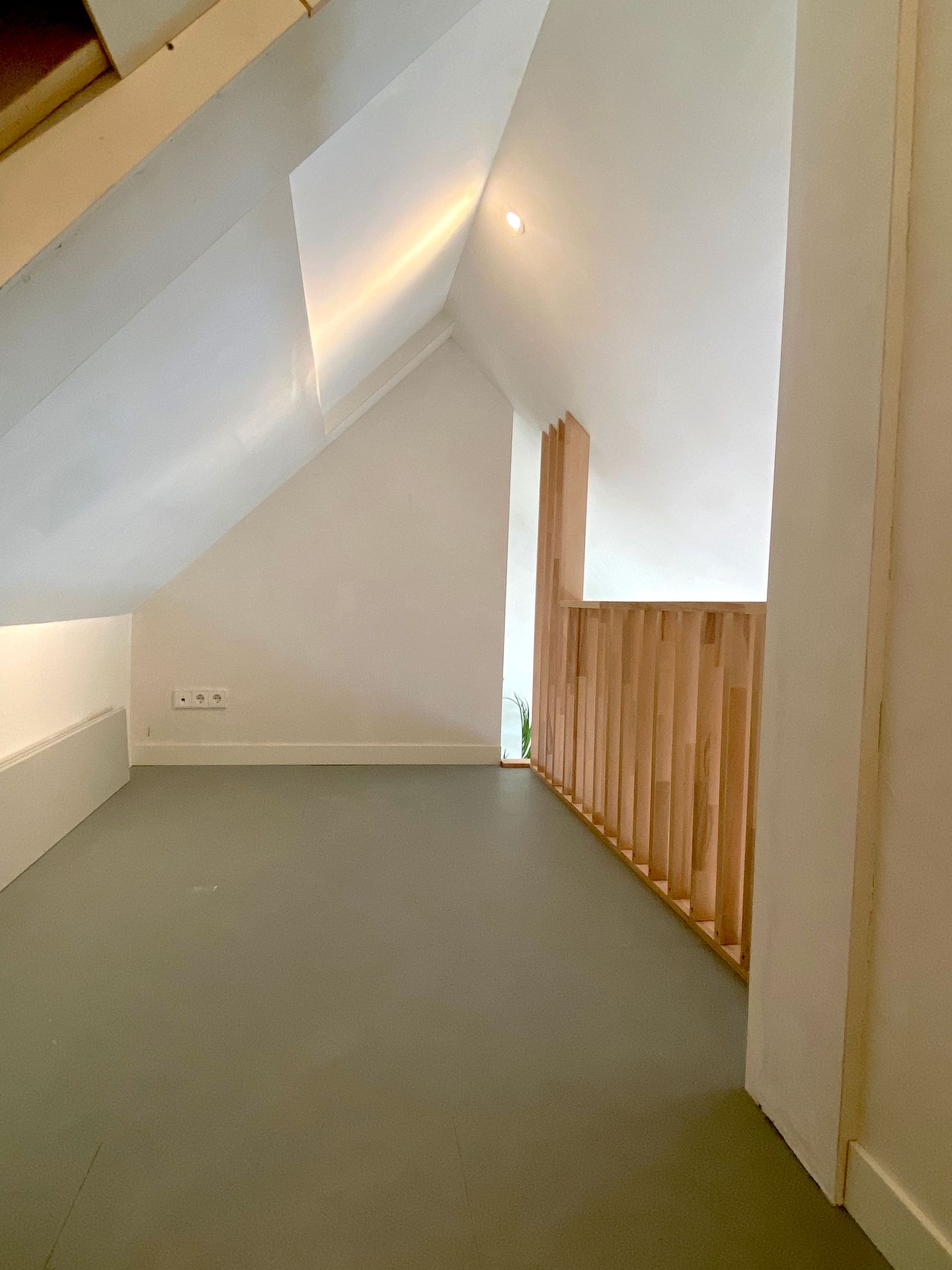 Photo 20 of Kennemerstraat 3-B