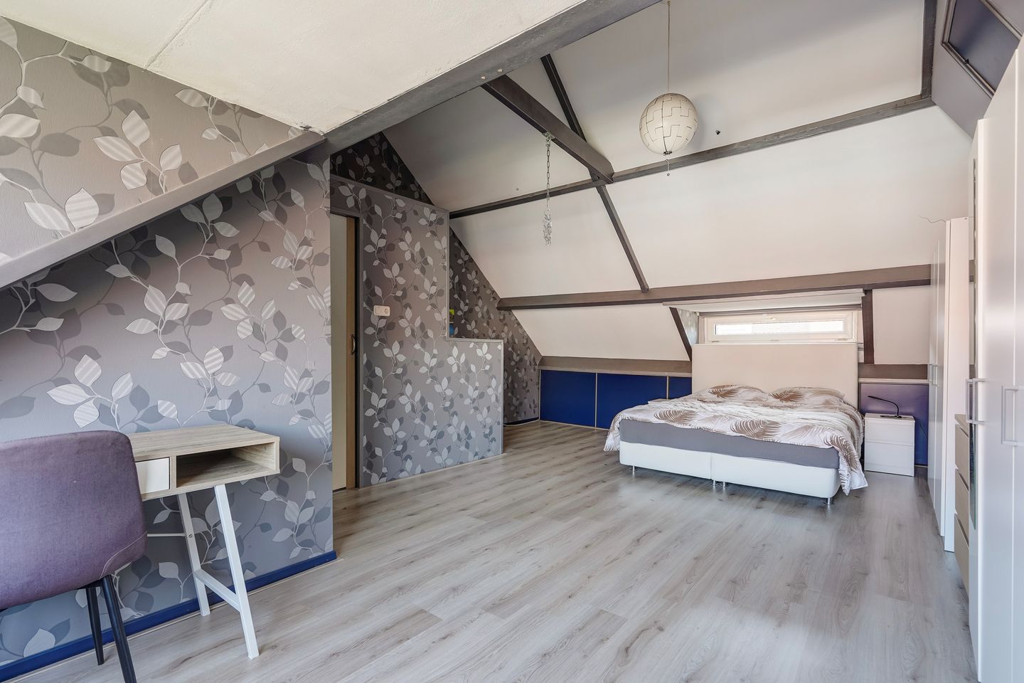 Photo 5 of Boele van Hensbroekstraat 42