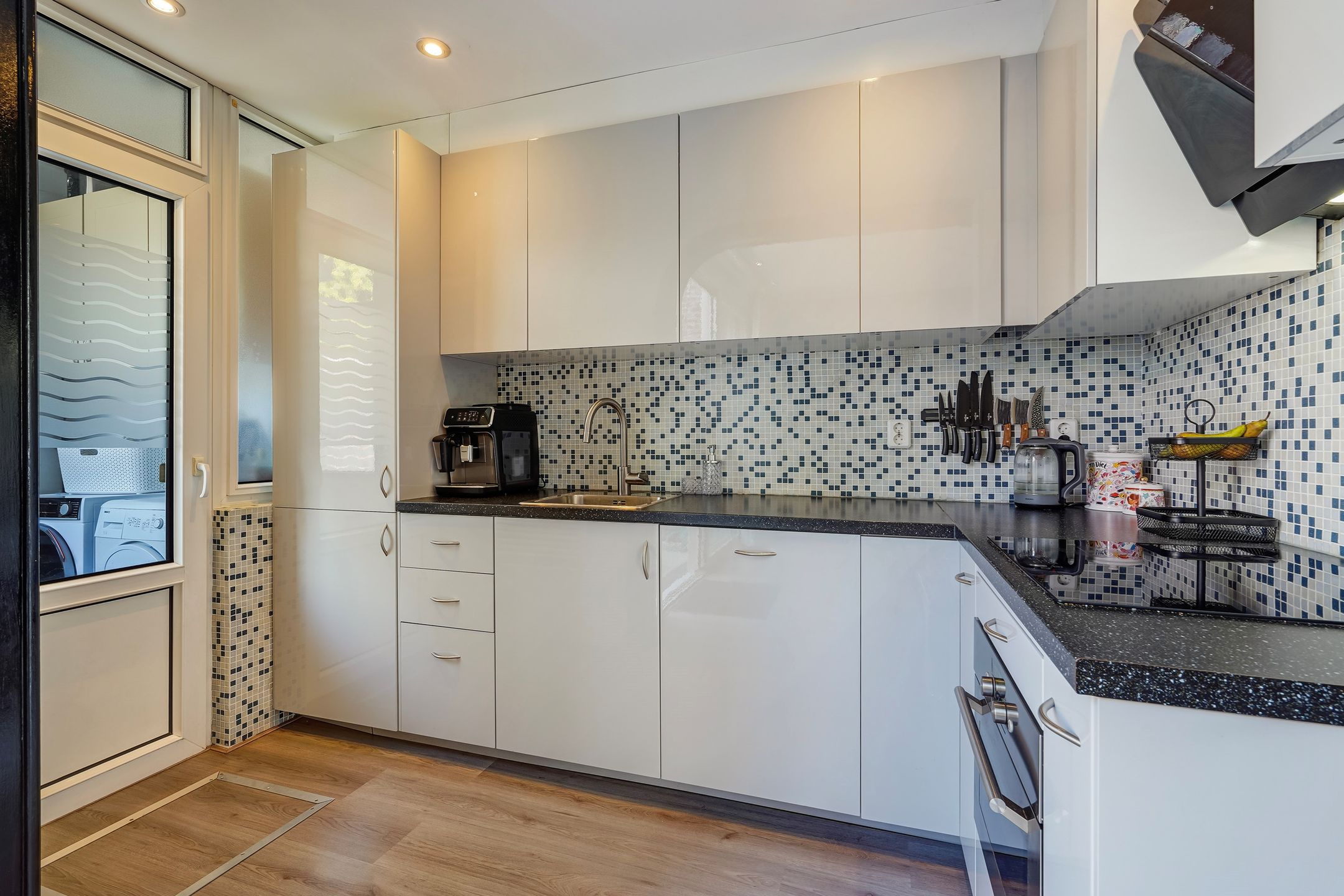 Photo 3 of Boele van Hensbroekstraat 42