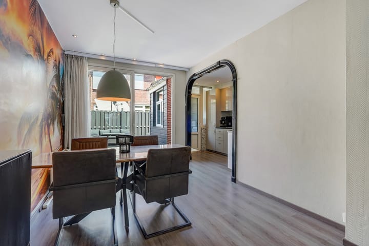 Foto 17 van Boele van Hensbroekstraat 42