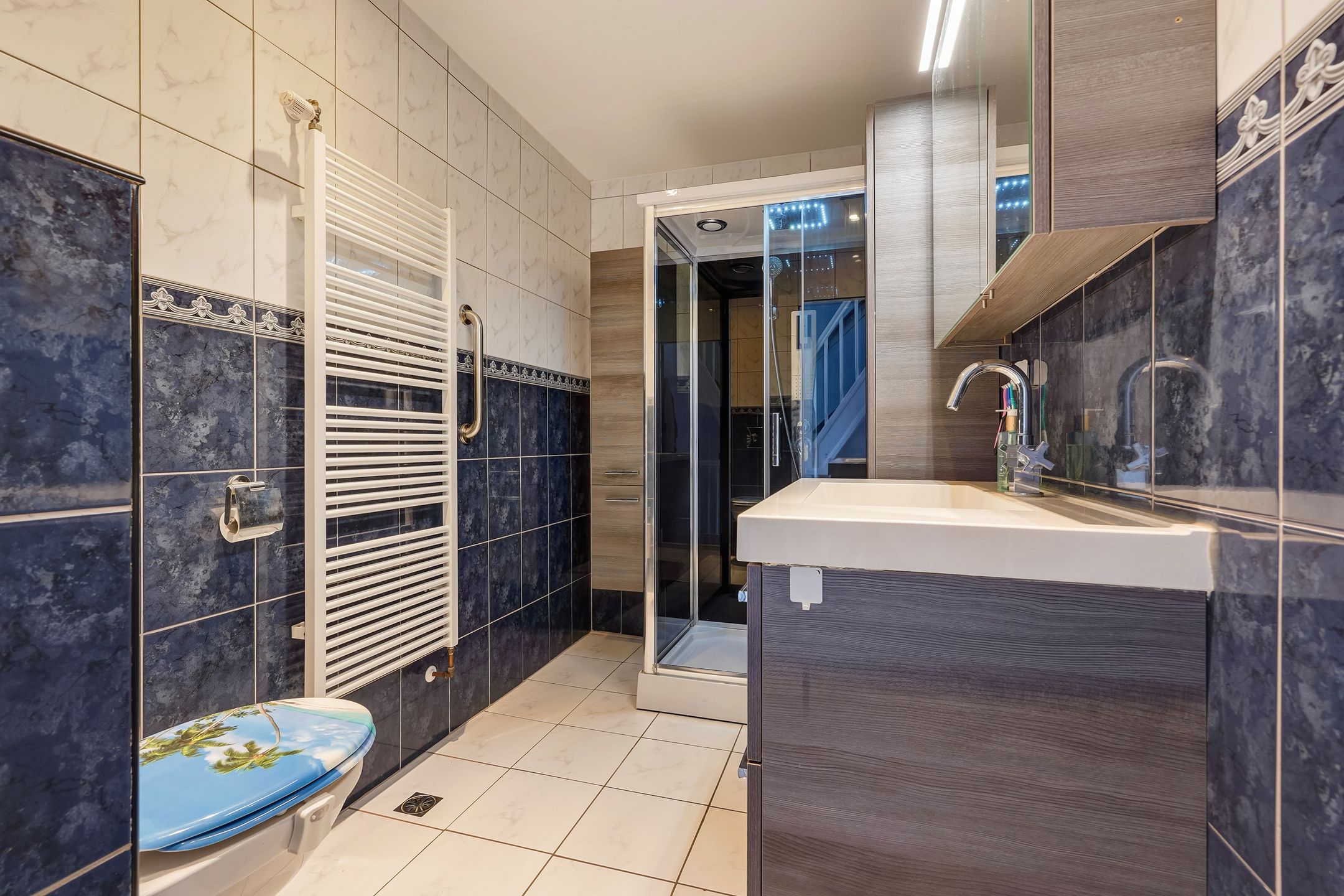 Photo 36 of Boele van Hensbroekstraat 42