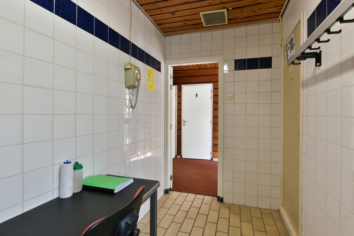 Photo 12 of Van Wassenaerstraat 9