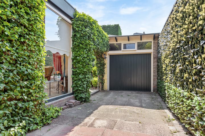 Foto 30 van Juliana van Stolberglaan 56