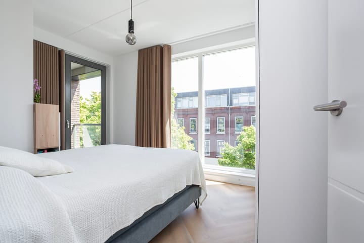 Foto 12 van Roentgenstraat 123