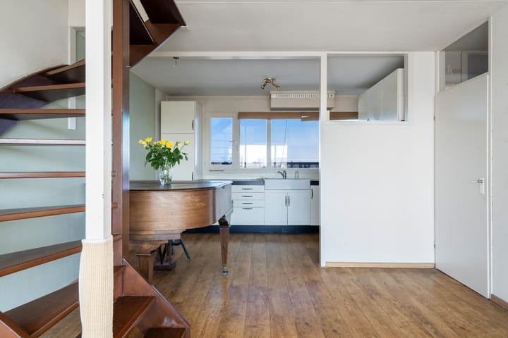 Photo 14 of Weena 979