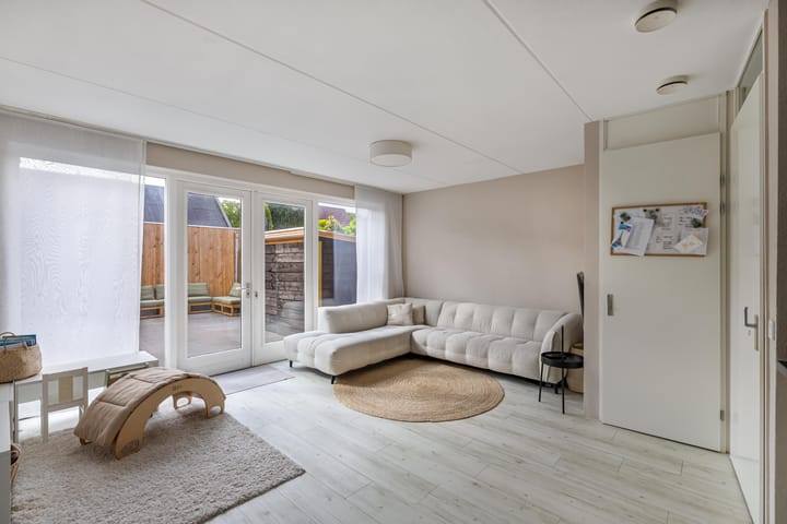 Foto 2 van Smaragd 76