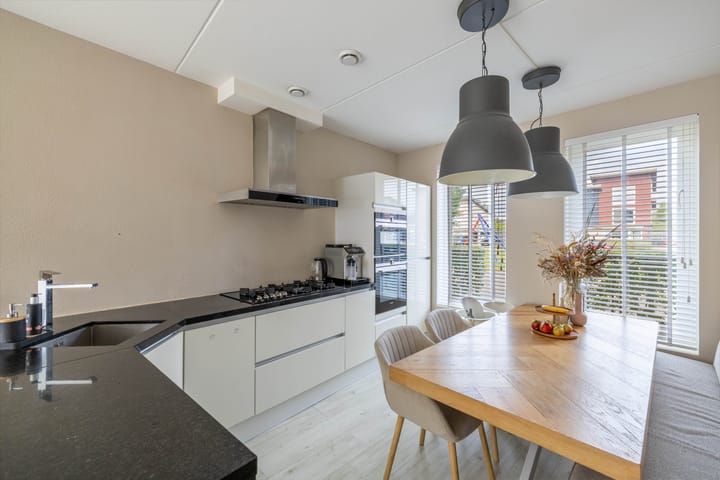 Foto 3 van Smaragd 76