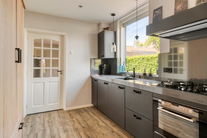 Photo 10 of Oudlandstraat 2