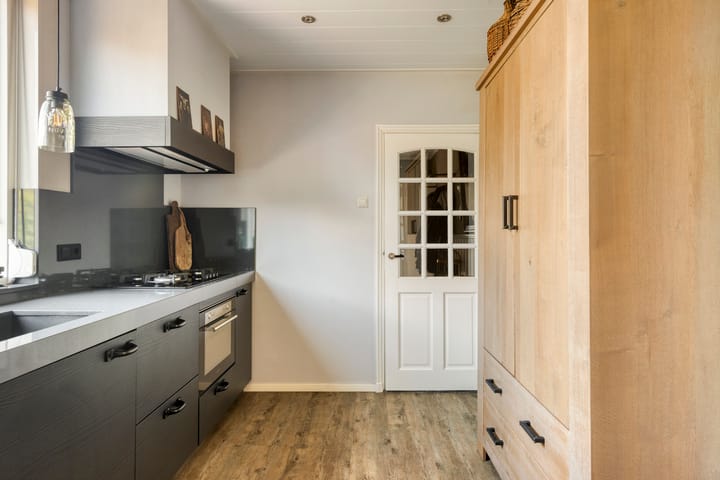 Photo 11 of Oudlandstraat 2