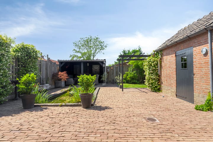 Photo 26 of Oudlandstraat 2