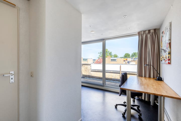 Photo 56 of Klaproos 22