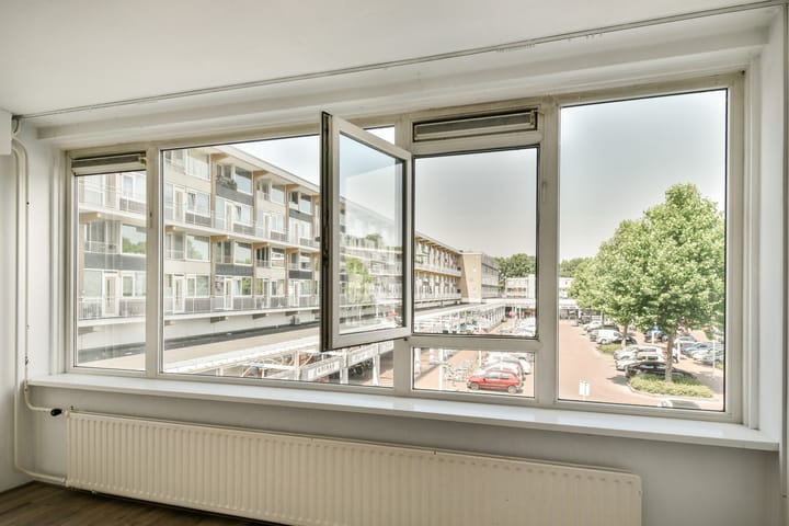 Foto 12 van Van Oldenbarneveltplein 105