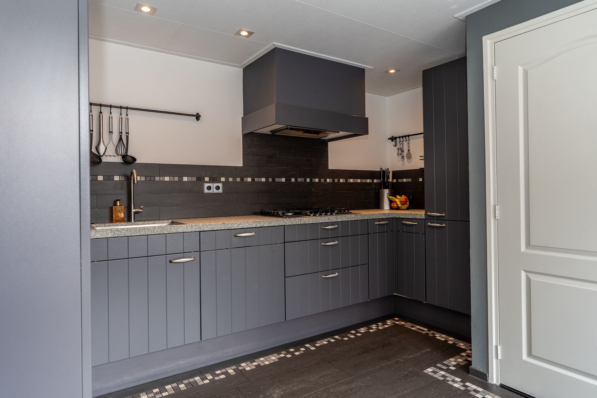 Foto 9 van Middenweg 121