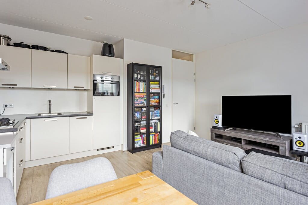 Photo 6 of Julianastraat 11-E