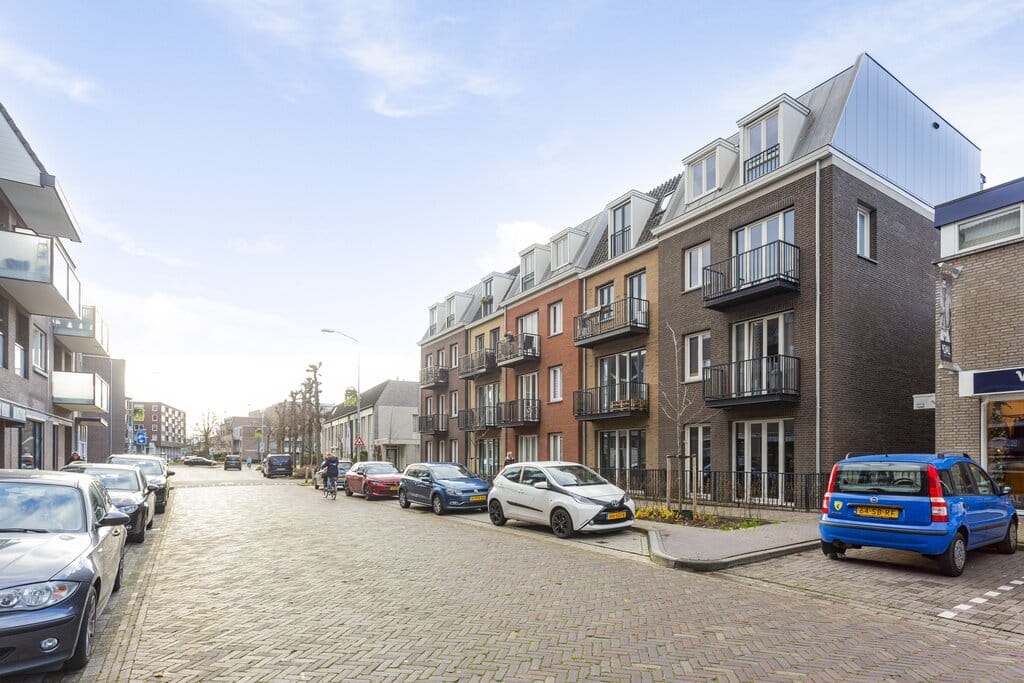 Photo 19 of Julianastraat 11-E