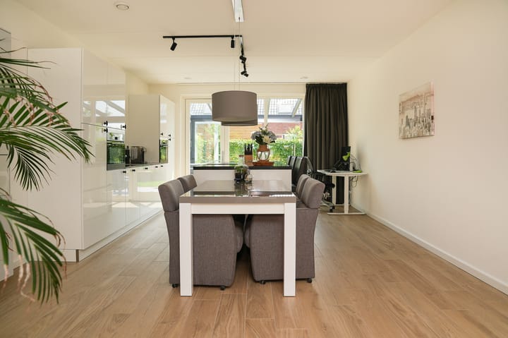 Photo 10 of Lisdoddestraat 64