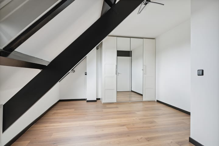 Foto 15 van Klagerstuin 34