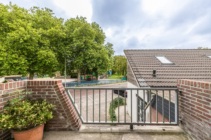 Foto 2 van Van Limburg Stirumlaan 32