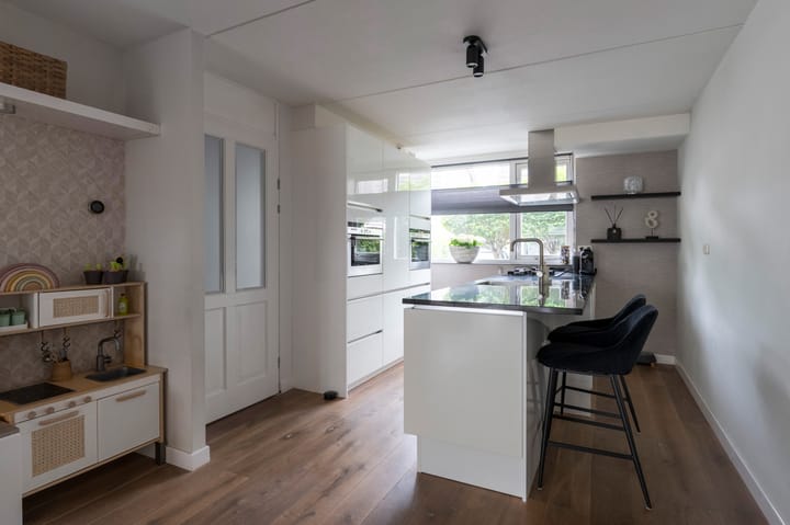 Photo 3 of Watersnip 10