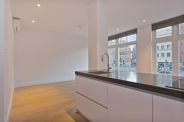 Photo 5 of Nieuwezijds Voorburgwal 118-B