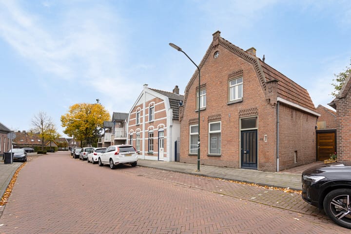 Foto 38 van Hezelaarstraat 12