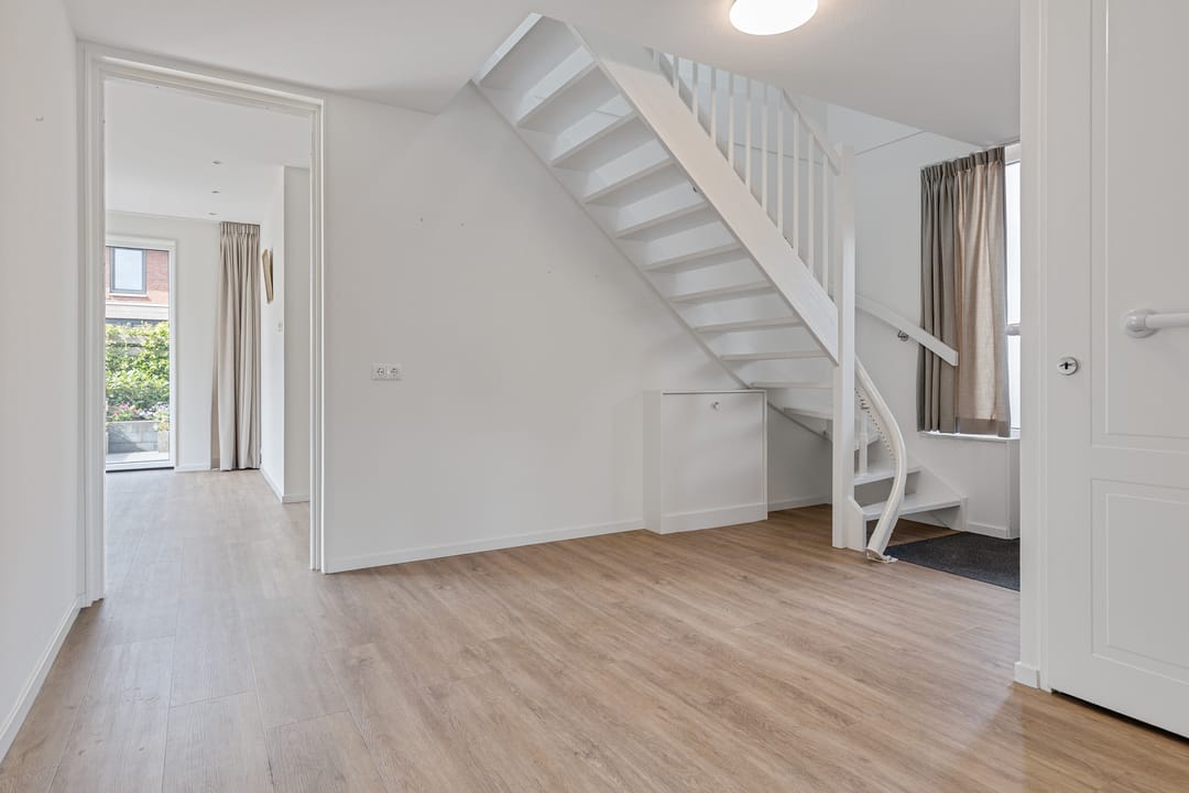 Photo 8 of Delfstraat 46