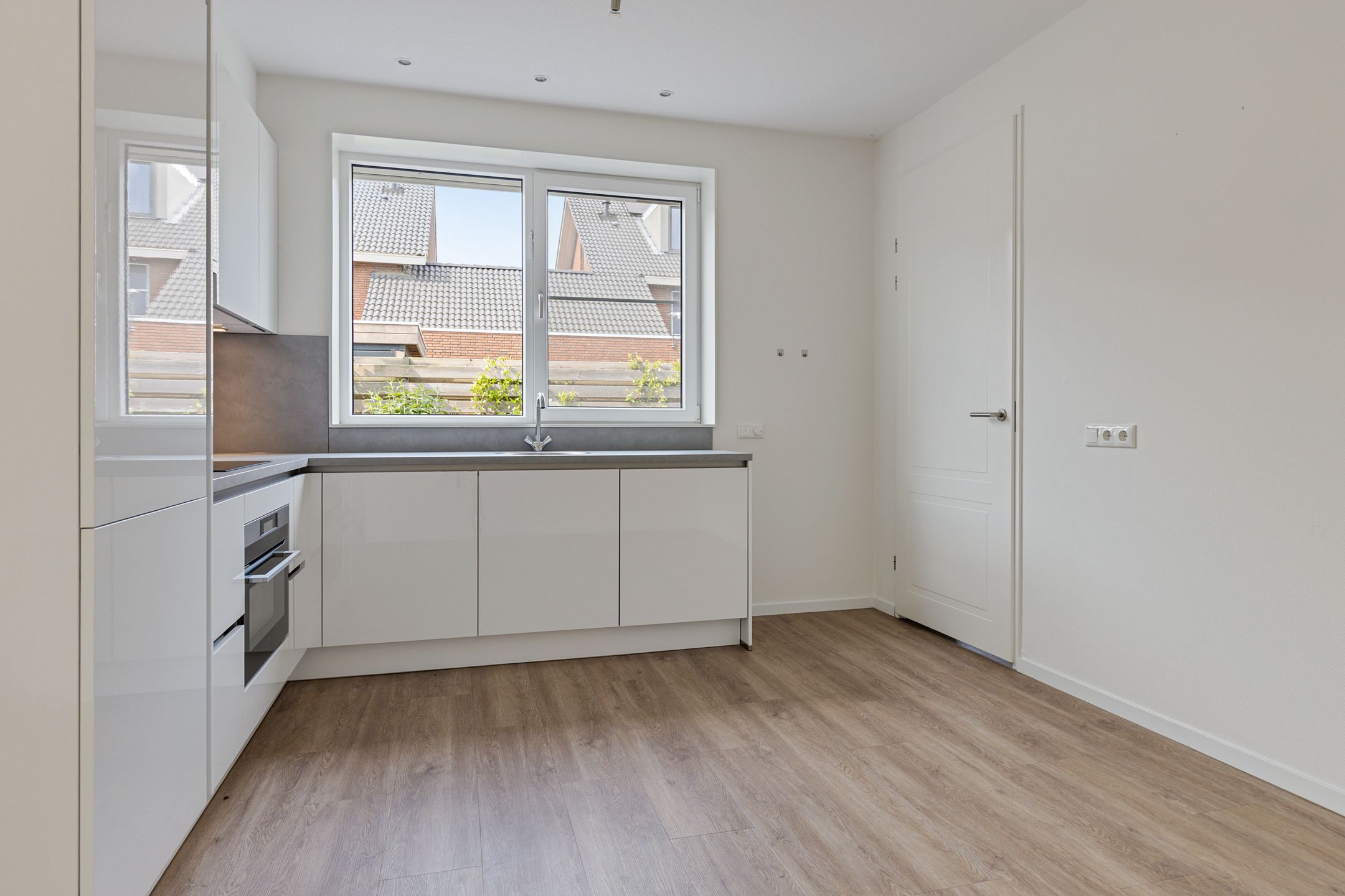 Photo 12 of Delfstraat 46