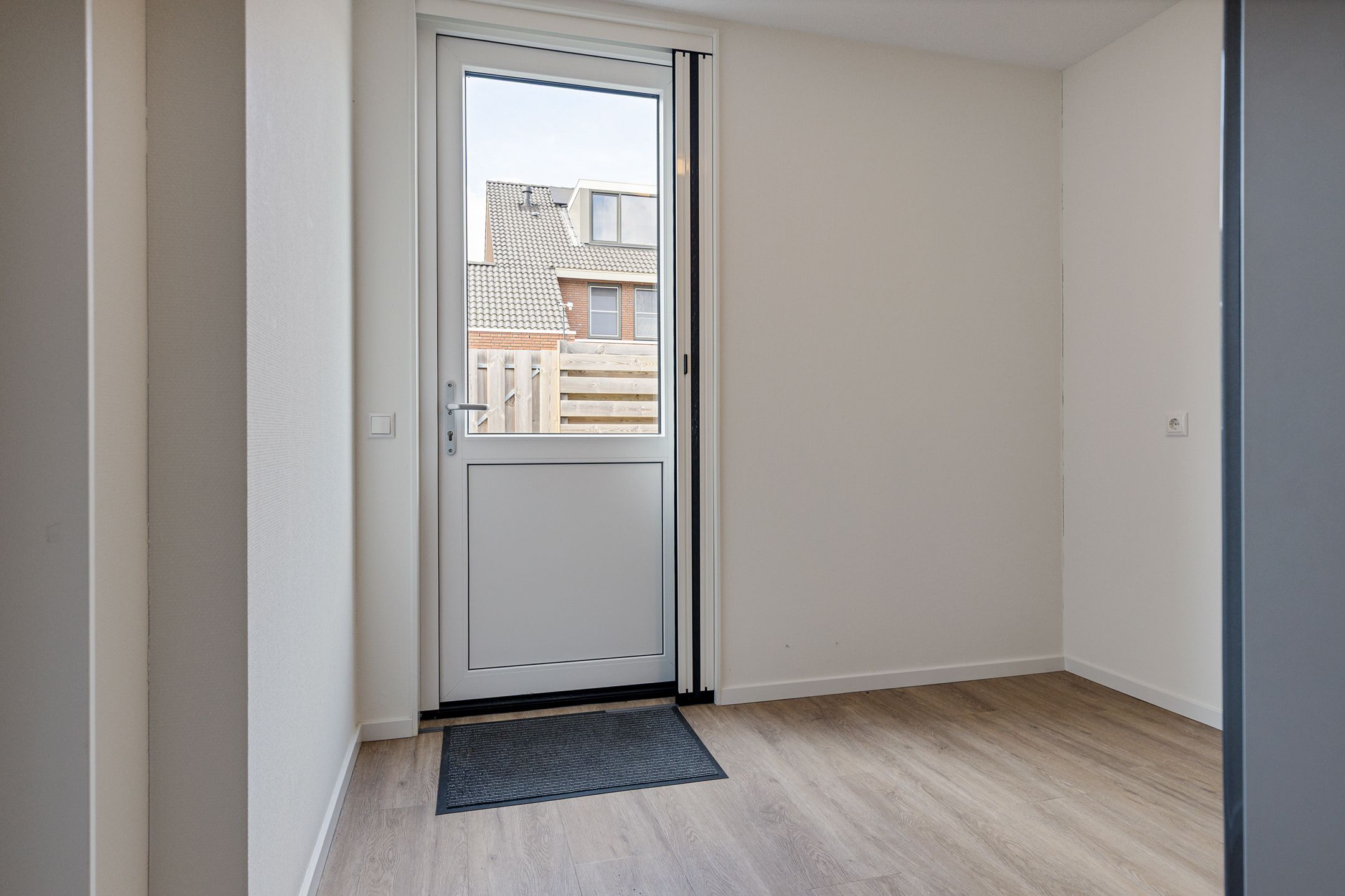 Photo 15 of Delfstraat 46