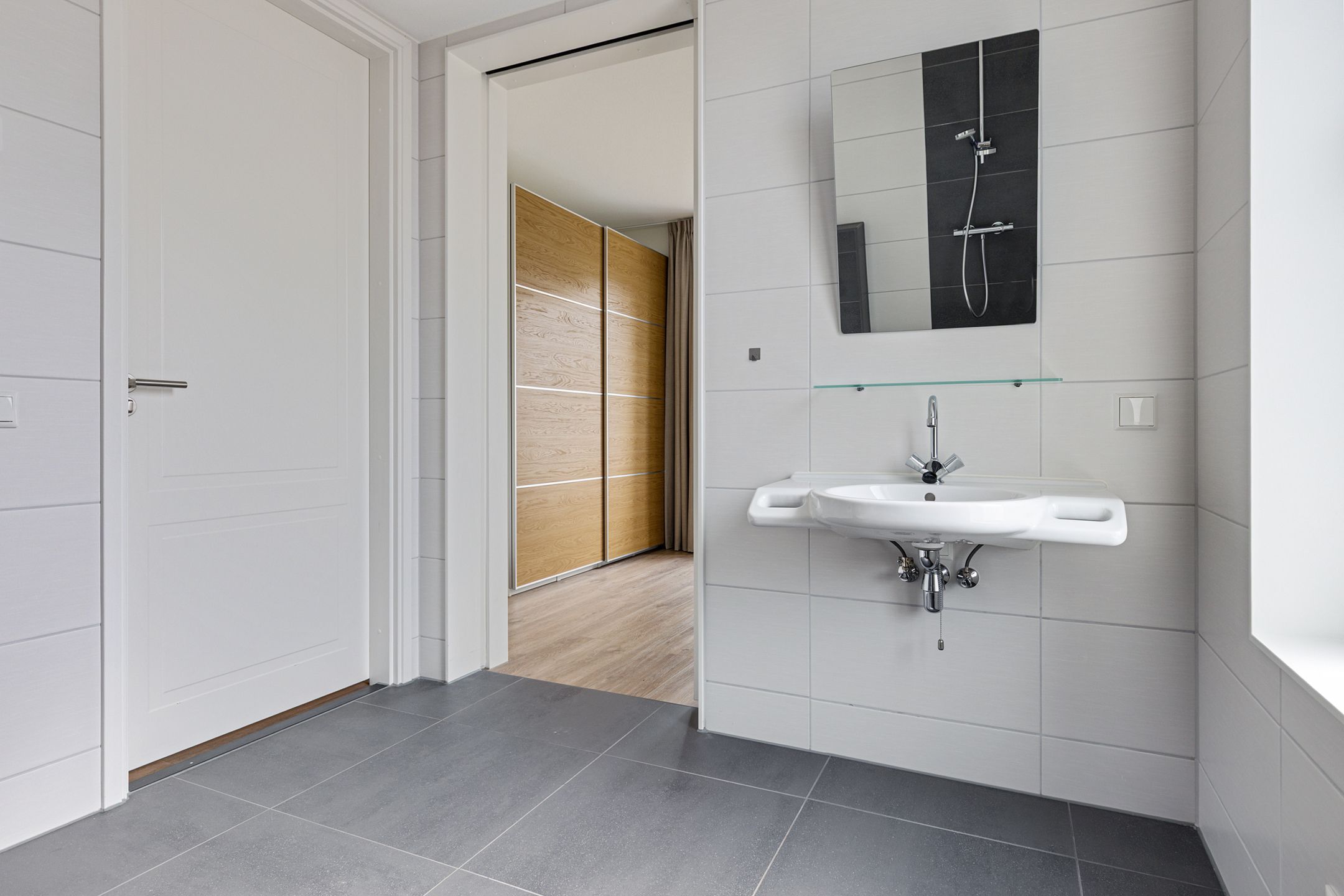 Photo 21 of Delfstraat 46