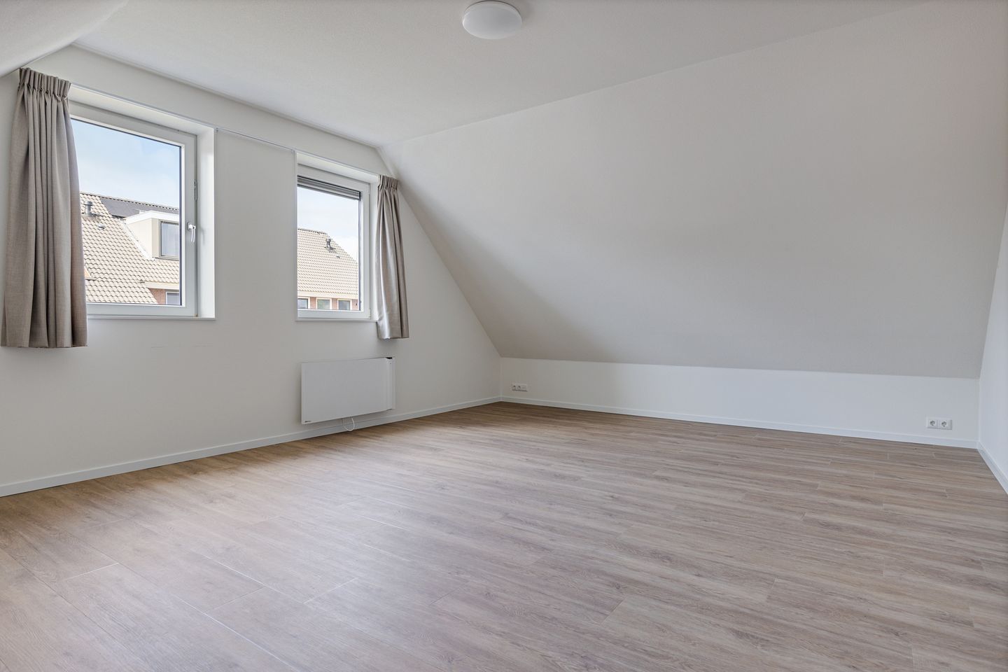 Photo 25 of Delfstraat 46