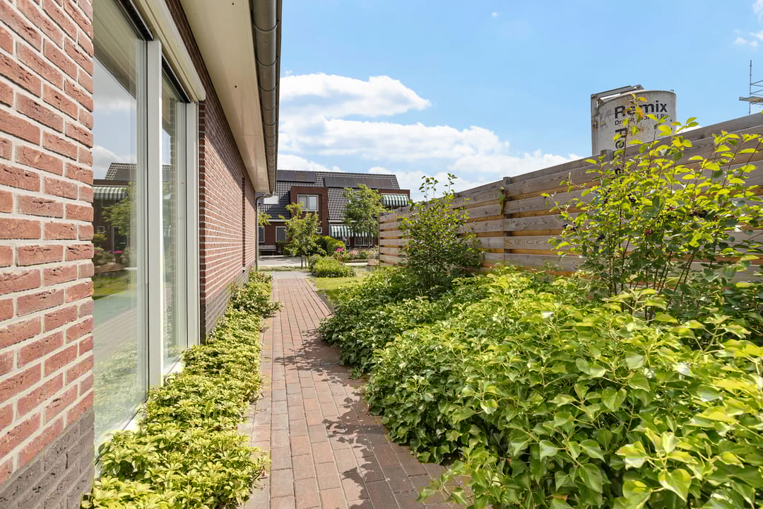 Photo 32 of Delfstraat 46