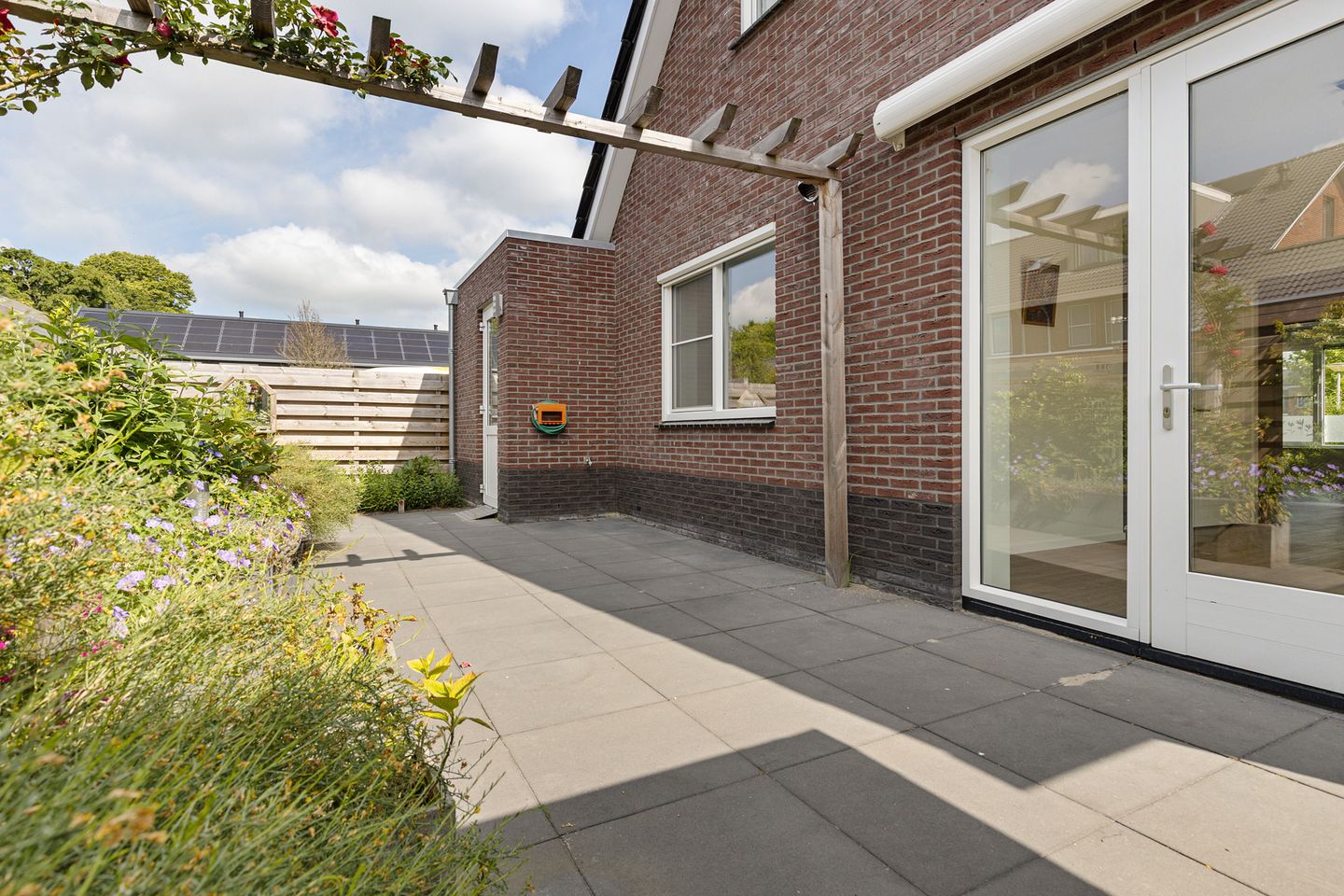 Photo 34 of Delfstraat 46