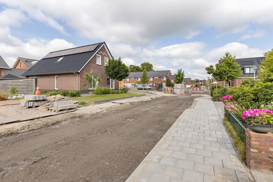 Photo 38 of Delfstraat 46