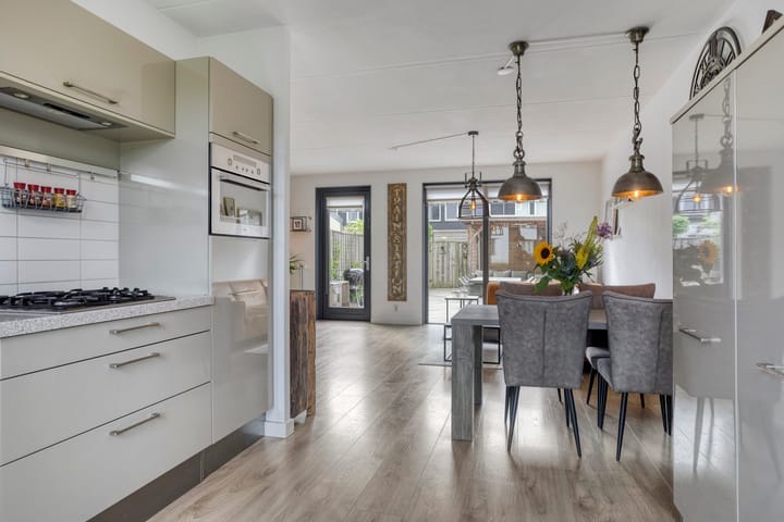 Foto 10 van Chris Lebeaustraat 4