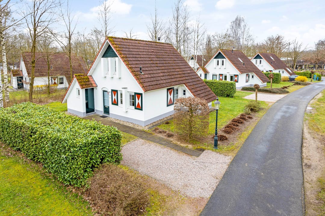 Foto 2 van Zwembadweg 2-W44