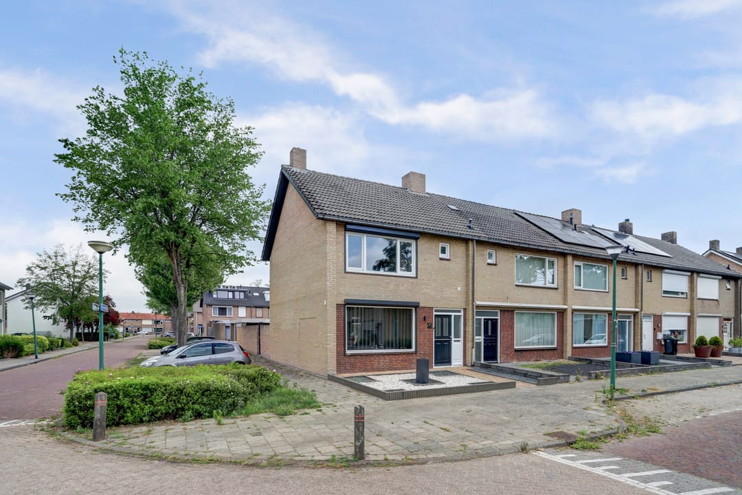 Photo 1 of Hugo van der Goesstraat 16