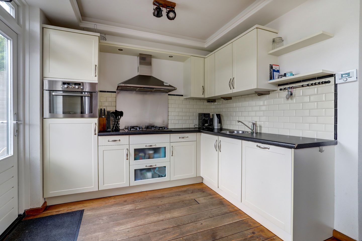 Photo 4 of Hugo van der Goesstraat 16